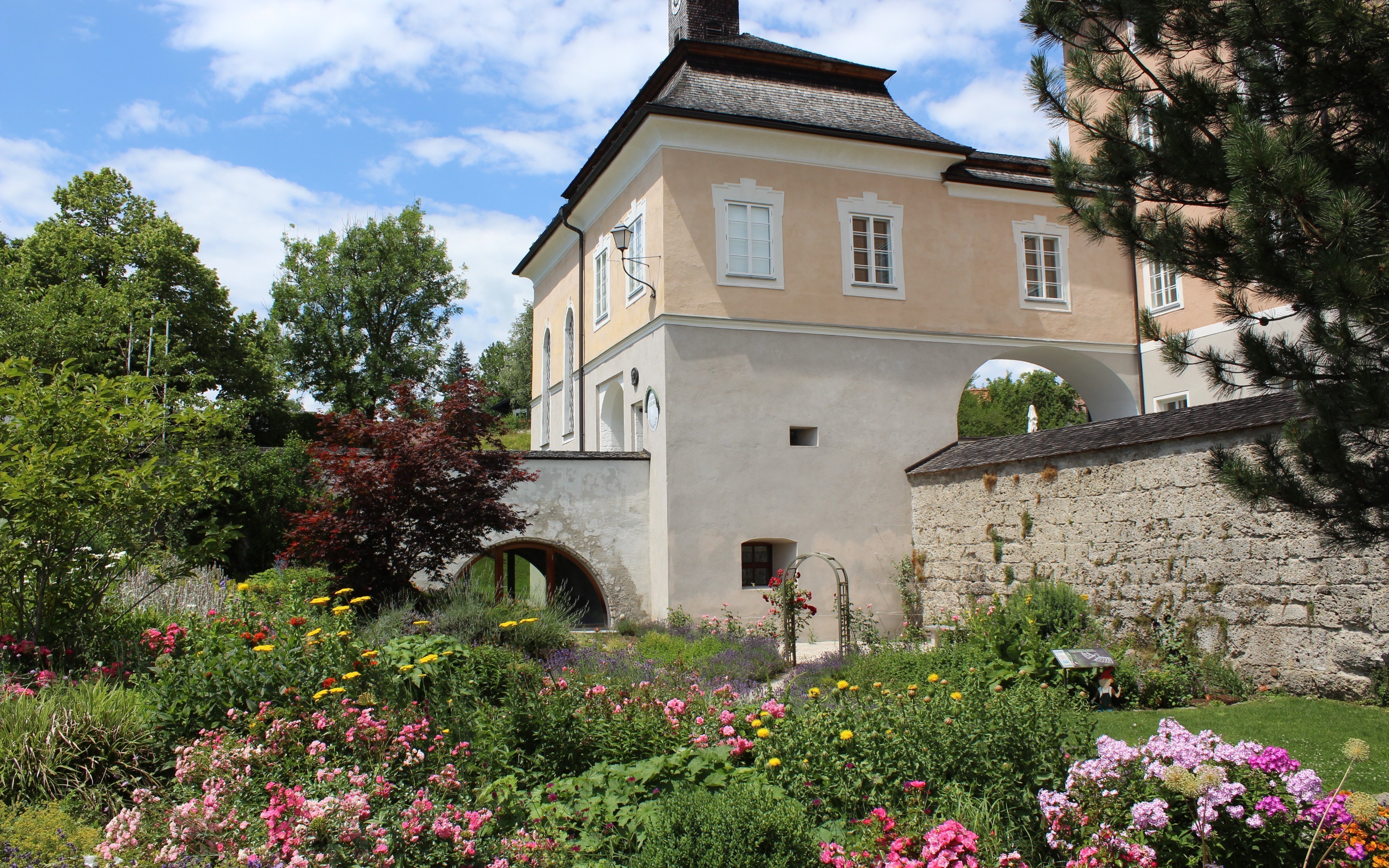 Coworking opportunity for researchers @ Seeburg Castle University